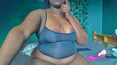 Snapshot of sollybunny chatting on 06-06-26, 05:23 Solly bunny online show from 06-06-26, 05:23