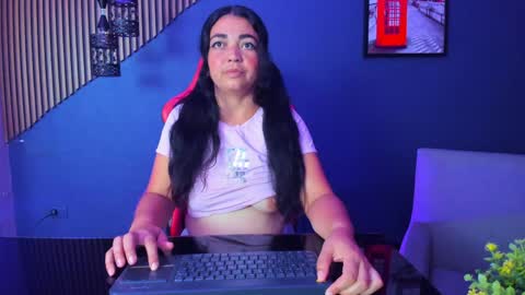 Snapshot of soltylor chatting on 04-08-26, 04:18 Solecito online show from 04-08-26, 04:18