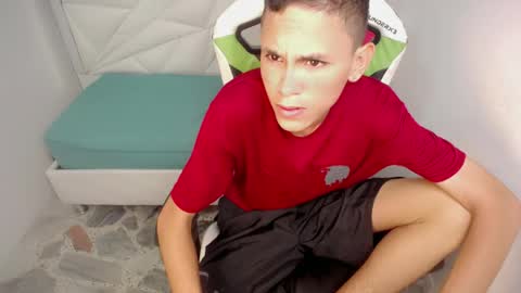 Snapshot of sombra_18 chatting on 06-02-26, 02:46 ESTEBAN online show from 06-02-26, 02:46