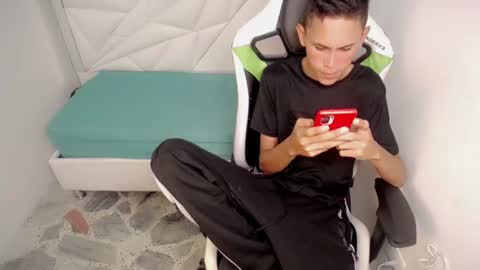 Snapshot of sombra_18 chatting on 06-09-26, 04:57 ESTEBAN online show from 06-09-26, 04:57