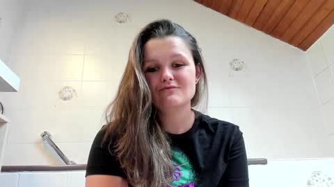 Snapshot of someonesday chatting on 01-17-25, 12:21 SomeonesDay online show from 01-17-25, 12:21