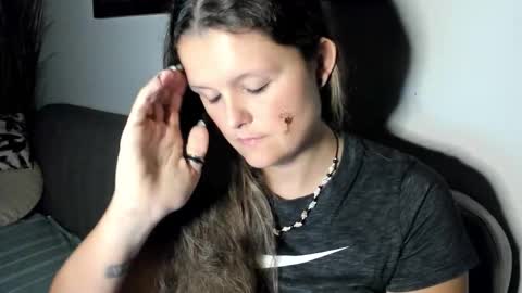 Snapshot of someonesday chatting on 10-15-25, 05:29 SomeonesDay online show from 10-15-25, 05:29