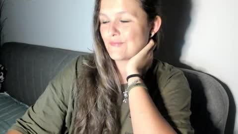 Snapshot of someonesday chatting on 10-20-25, 05:08 SomeonesDay online show from 10-20-25, 05:08