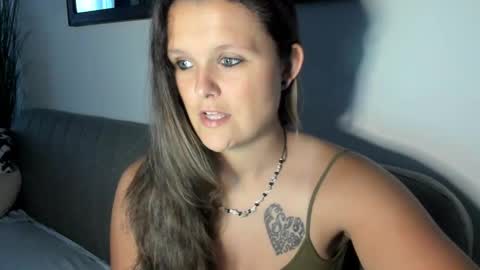 Snapshot of someonesday chatting on 10-27-25, 06:17 SomeonesDay online show from 10-27-25, 06:17