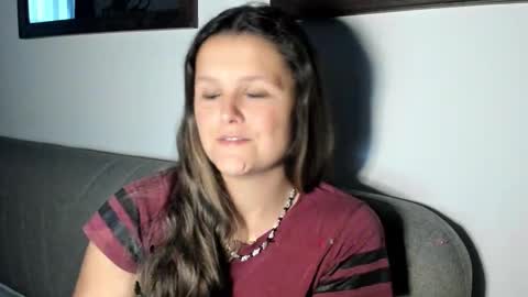 Snapshot of someonesday chatting on 11-18-25, 06:29 SomeonesDay online show from 11-18-25, 06:29