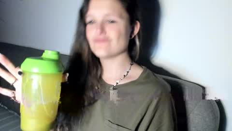 Snapshot of someonesday chatting on 11-20-25, 06:35 SomeonesDay online show from 11-20-25, 06:35