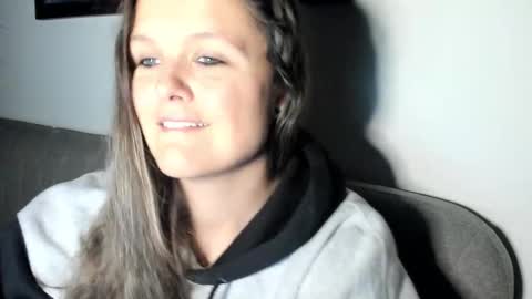 Snapshot of someonesday chatting on 11-29-25, 06:38 SomeonesDay online show from 11-29-25, 06:38