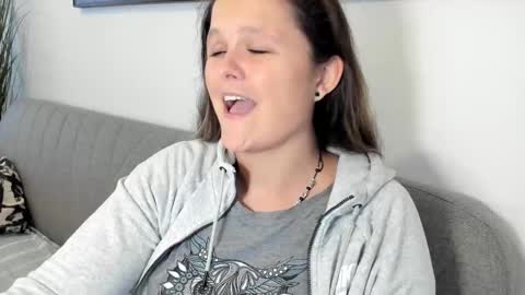 Snapshot of someonesday chatting on 12-04-25, 02:04 SomeonesDay online show from 12-04-25, 02:04