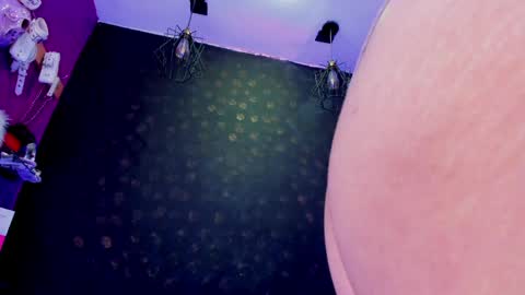 Snapshot of sommer_alexa chatting on 05-21-26, 07:21 Alexa online show from 05-21-26, 07:21