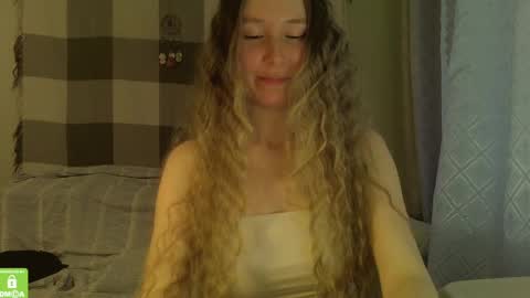 Snapshot of song_to_the_siren chatting on 12-06-24, 10:49 Mary online show from 12-06-24, 10:49