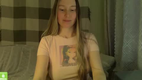 Snapshot of song_to_the_siren chatting on 12-11-24, 01:06 Mary online show from 12-11-24, 01:06