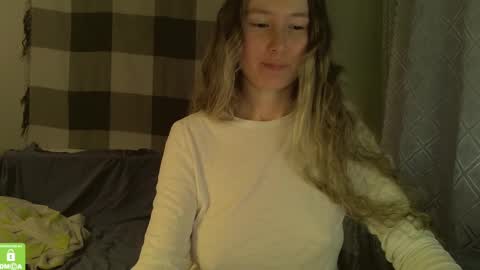 Snapshot of song_to_the_siren chatting on 12-20-24, 01:11 Mary online show from 12-20-24, 01:11