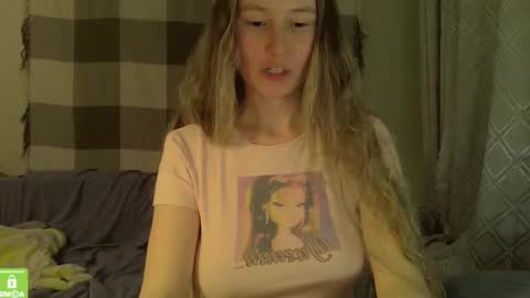 Snapshot of song_to_the_siren chatting on 12-21-24, 03:31 Mary online show from 12-21-24, 03:31