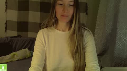 Snapshot of song_to_the_siren chatting on 12-23-24, 01:13 Mary online show from 12-23-24, 01:13