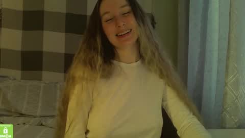 Snapshot of song_to_the_siren chatting on 01-11-25, 11:02 Mary online show from 01-11-25, 11:02