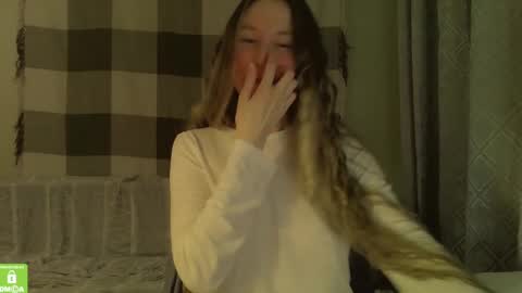 Snapshot of song_to_the_siren chatting on 01-16-25, 10:02 Mary online show from 01-16-25, 10:02