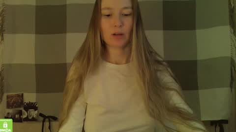 Snapshot of song_to_the_siren chatting on 02-03-25, 11:09 Mary online show from 02-03-25, 11:09