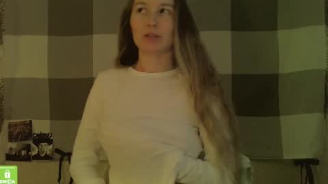 Snapshot of song_to_the_siren chatting on 02-09-25, 11:47 Mary online show from 02-09-25, 11:47