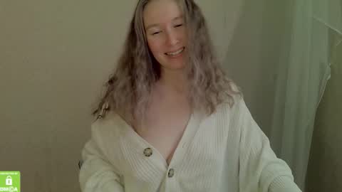 Snapshot of song_to_the_siren chatting on 09-13-25, 10:37 Mary online show from 09-13-25, 10:37