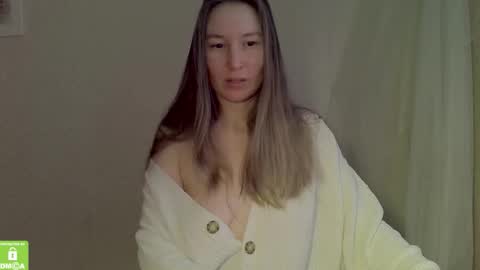 Snapshot of song_to_the_siren chatting on 12-14-25, 11:04 Mary online show from 12-14-25, 11:04