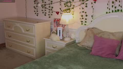 Sonia Meow online show from 09-15-25, 06:02