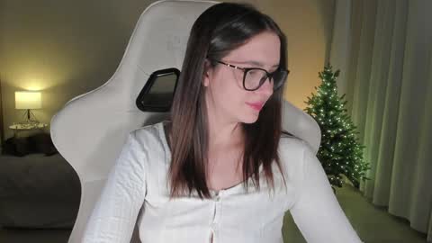 Snapshot of sonia_moon_ chatting on 12-21-24, 05:47 sonia_moon_ online show from 12-21-24, 05:47