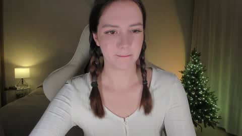 Snapshot of sonia_moon_ chatting on 12-31-24, 01:57 sonia_moon_ online show from 12-31-24, 01:57