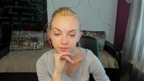 Snapshot of sonnysofia chatting on 04-23-26, 05:41 Sonya online show from 04-23-26, 05:41