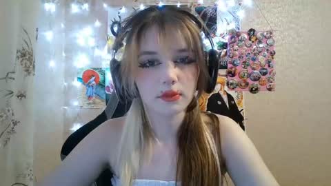 Snapshot of sonwosick chatting on 07-22-26, 03:15 Mila online show from 07-22-26, 03:15