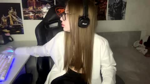 Snapshot of sonyavixx chatting on 05-14-26, 10:44 sonyavixx online show from 05-14-26, 10:44
