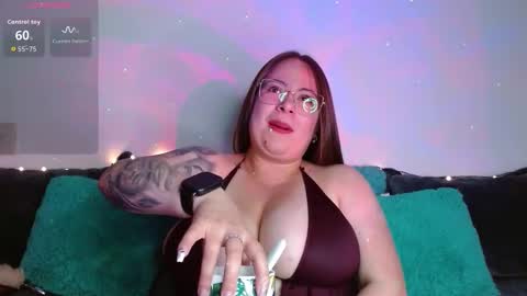 Snapshot of soofy__ chatting on 11-22-25, 04:00 soofy online show from 11-22-25, 04:00