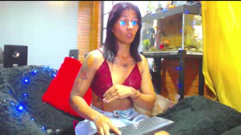 Snapshot of sophi_bonny chatting on 02-17-25, 08:58 Sophi Bonny online show from 02-17-25, 08:58