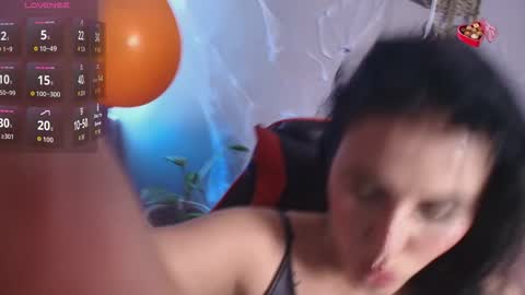 Sophi Tay online show from 10-15-25, 05:35