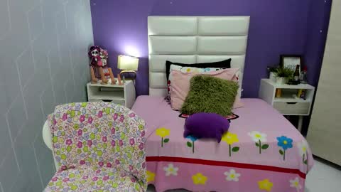 Snapshot of sophia_abad7 chatting on 11-15-25, 03:52 Sophia online show from 11-15-25, 03:52