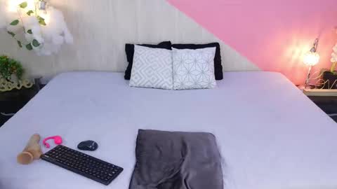 sophia_brunette21 online show from 02-11-26, 11:37