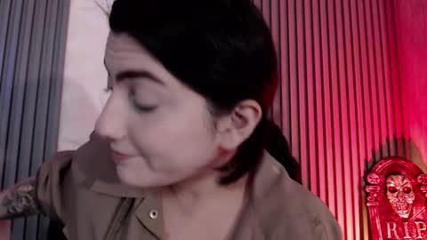 Snapshot of sophia_dk chatting on 10-28-25, 03:36 sophia hottie online show from 10-28-25, 03:36