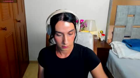 Snapshot of sophia_harry chatting on 10-02-25, 09:05 sophia CM online show from 10-02-25, 09:05