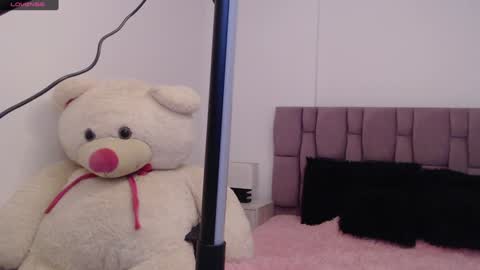 Snapshot of sophia_karsonn chatting on 01-17-25, 10:00 Sophia Carson online show from 01-17-25, 10:00