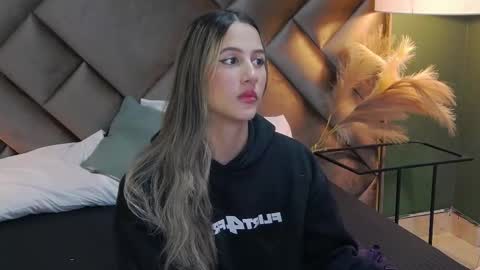 Sofia online show from 10-12-25, 01:54