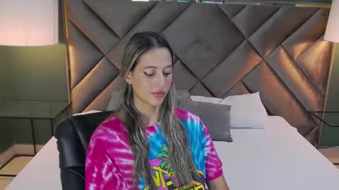 Sofia online show from 10-18-25, 02:07