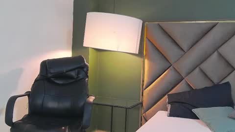 Sofia online show from 11-25-25, 11:32