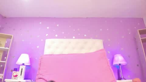 Sophia  online show from 10-15-25, 07:47