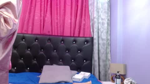 Snapshot of sophia_ny chatting on 02-12-25, 02:45 SOPHIA online show from 02-12-25, 02:45