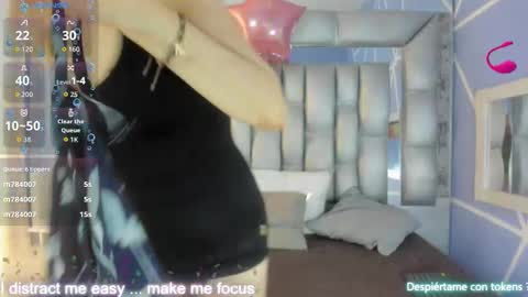 Snapshot of sophia_ny chatting on 12-15-25, 02:21 SOPHIA online show from 12-15-25, 02:21