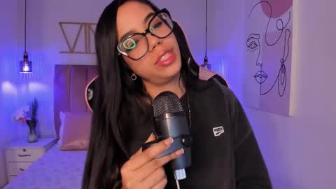 Sophie Hill  online show from 10-18-25, 08:09