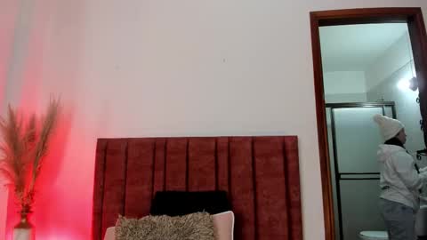 Snapshot of sophiacolliins chatting on 10-10-25, 12:15 sophiacolliins online show from 10-10-25, 12:15