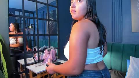 Snapshot of sophiahart_ chatting on 04-25-26, 11:57 Sophia online show from 04-25-26, 11:57