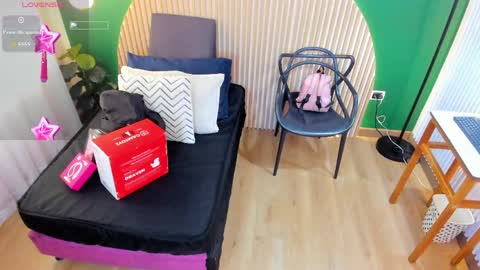 Snapshot of sophiahart_ chatting on 05-12-26, 12:02 Sophia online show from 05-12-26, 12:02