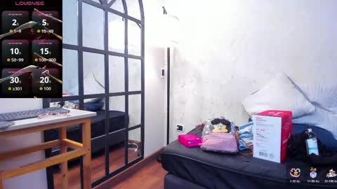 Snapshot of sophiahart_ chatting on 05-21-26, 12:01 Sophia online show from 05-21-26, 12:01