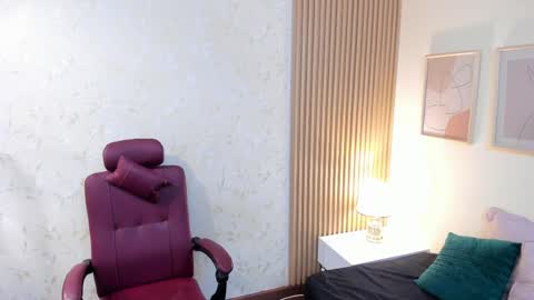 Snapshot of sophiahart_ chatting on 05-31-26, 12:01 Sophia online show from 05-31-26, 12:01